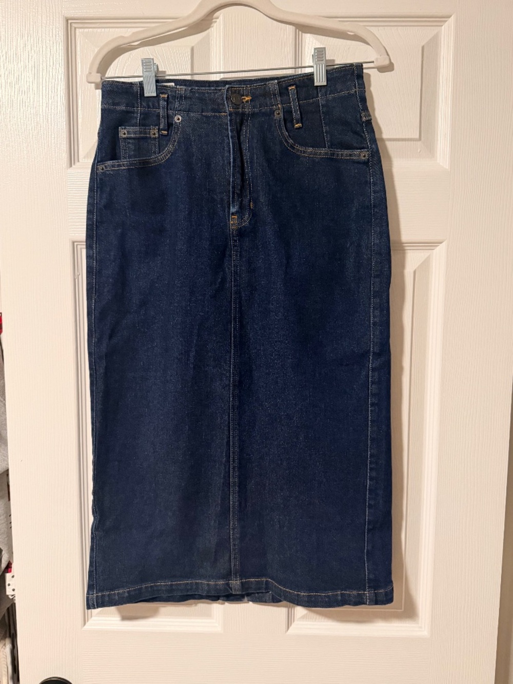 GAP *LIKE NEW* Dark Wash Denim Midi Skirt With Button Slit - Size 26/2